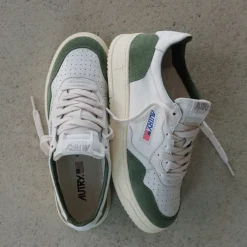 Autry Medalist *Goat / Suede*