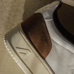 Autry Medalist *Goat / Suede*