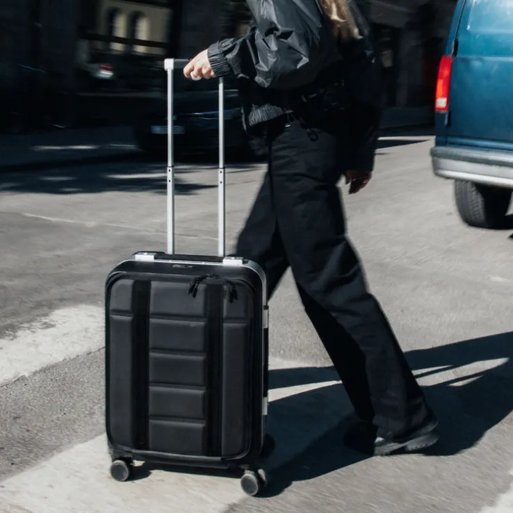 D__b__ Ramverk Pro Front-access Carry-on