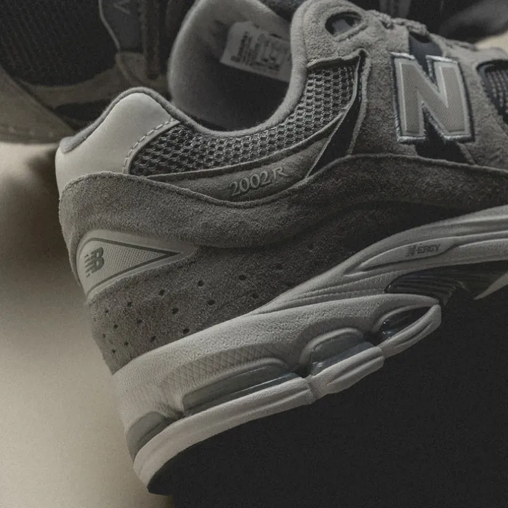 New Balance M2002RST
