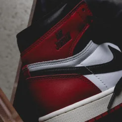 Nike Air Jordan 1 Retro High OG *Black Toe*