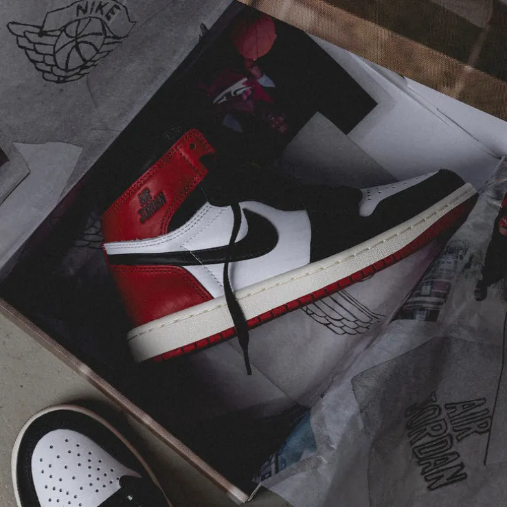 Nike Air Jordan 1 Retro High OG *Black Toe*