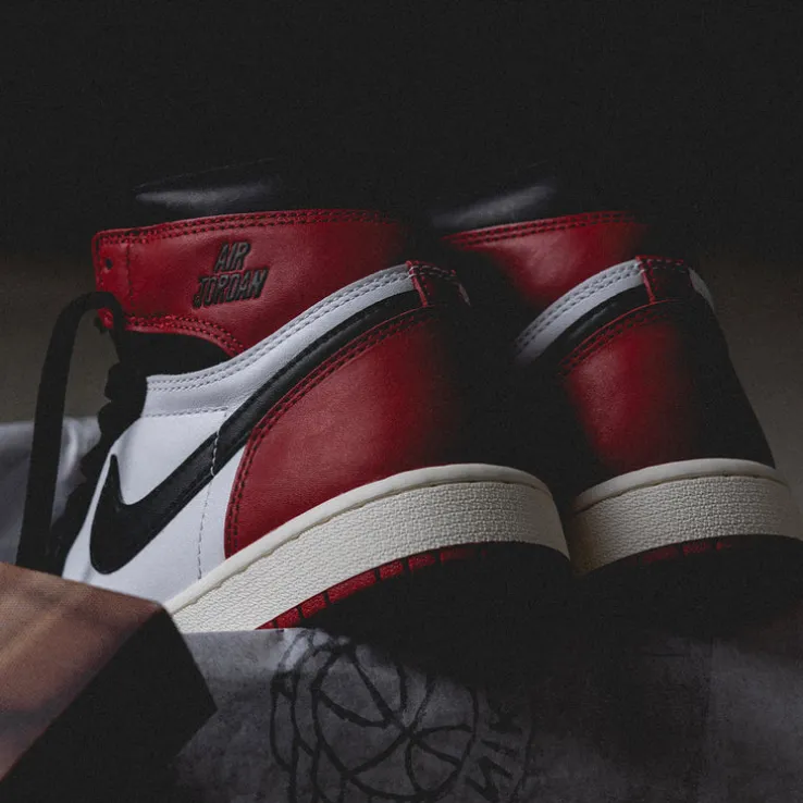 Nike Air Jordan 1 Retro High OG *Black Toe*