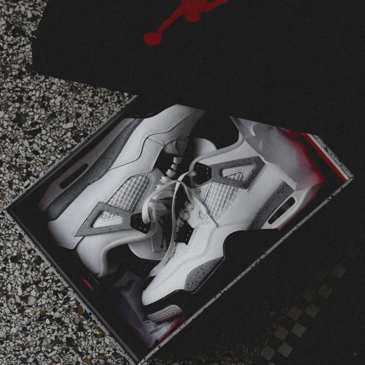 Nike Air Jordan 4 Retro *White Cement*