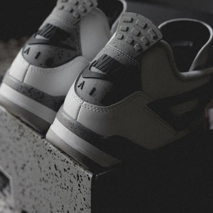 Nike Air Jordan 4 Retro *White Cement*
