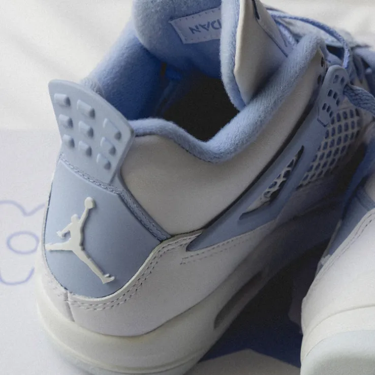 Nike Wmns Air Jordan 4 Retro *Aluminum*