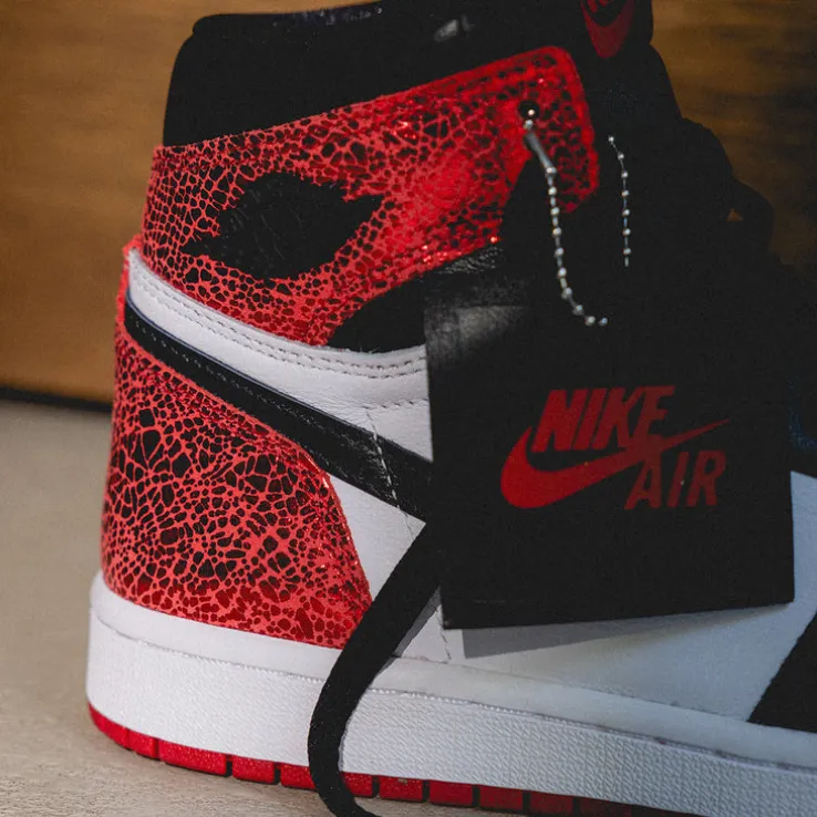 Nike Wmns Air Jordan 1 Retro High OG *Varsity Red*