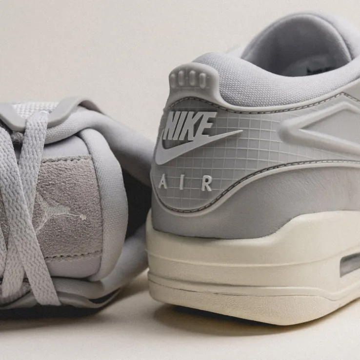 Nike Wmns Air Jordan 4 RM
