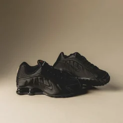 Nike Wmns Shox R4