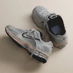 Nike Wmns Zoom Vomero 5