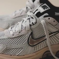 Nike Wmns Zoom Vomero 5