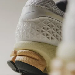 Nike Wmns Zoom Vomero 5