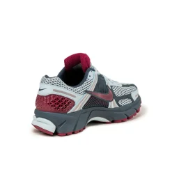 Nike Wmns Zoom Vomero 5