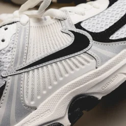 Nike Wmns Zoom Vomero 5