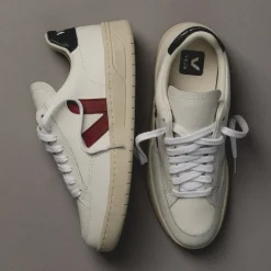 Veja V-12 Leather W