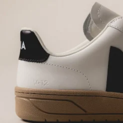 Veja V-12 Leather W